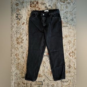 The 90s straight ultra high rise black jean. Abercrombie size 32